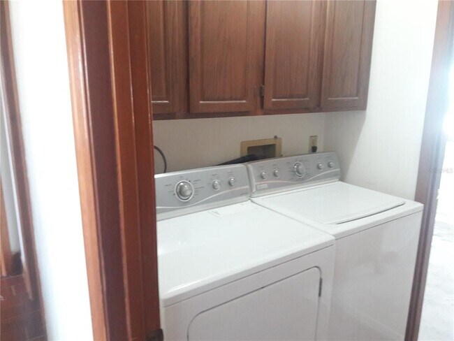 Building Photo - 3400 E Lakeshore Blvd