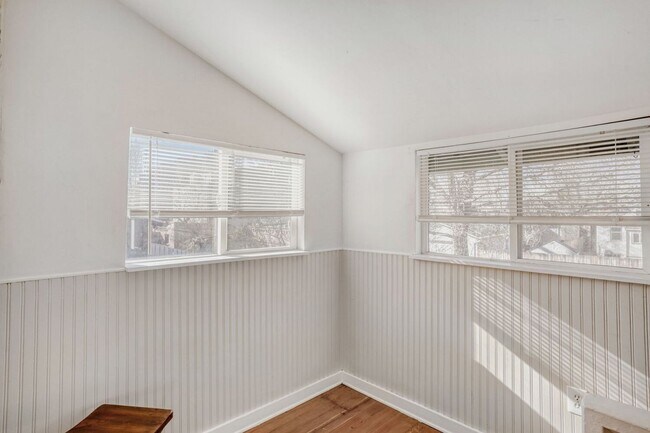 Building Photo - Wash Park Duplex Available Immediately