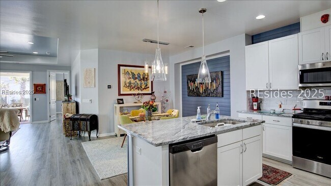 Building Photo - 231 Flip Flop Ct