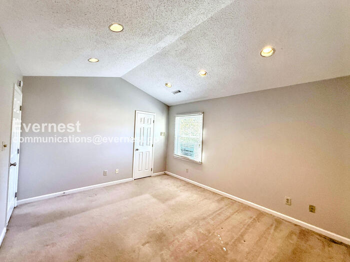 Building Photo - 713 Carr Ave