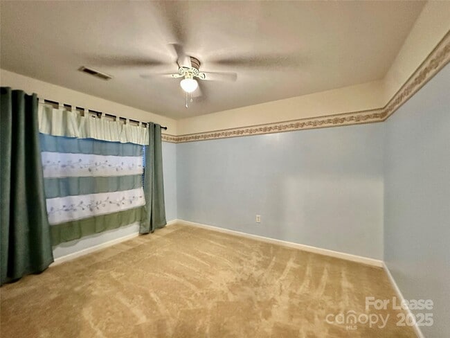 Building Photo - 1913 Thorn Crest Dr