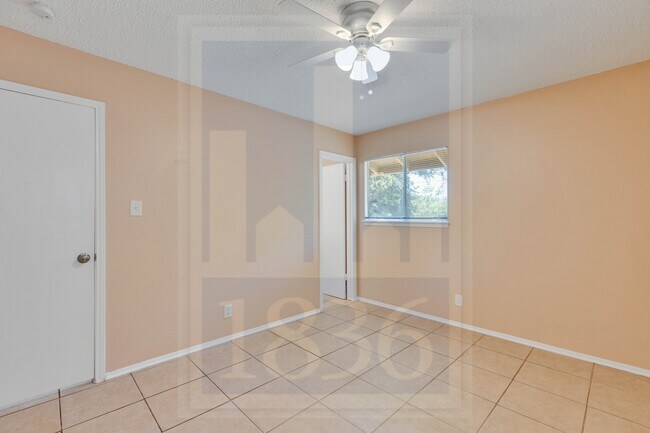 Building Photo - 8701 Clarewood Dr