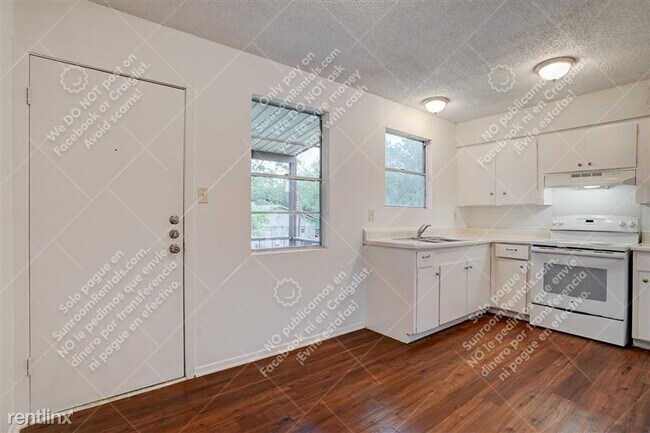 Building Photo - 724 Old Martindale Rd