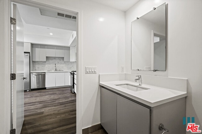 Building Photo - 11209 Richland Ave