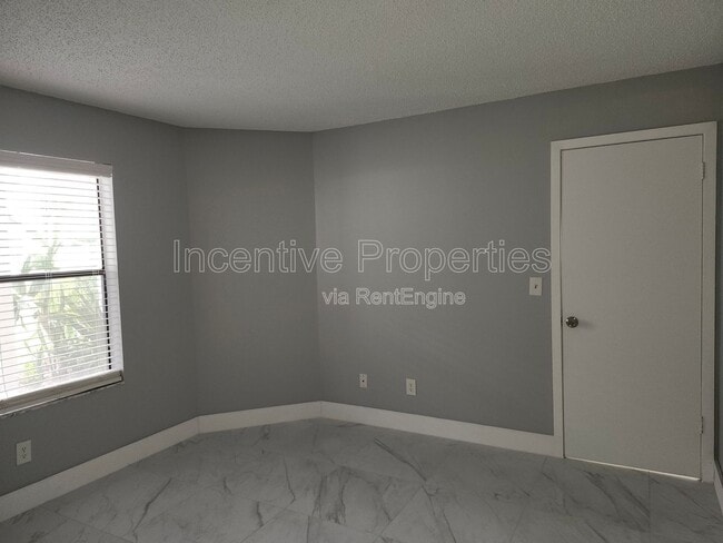 Building Photo - 2260 Cascades Blvd