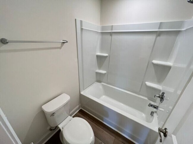 Building Photo - LIKE NEW 4 Bedroom Home w/ Ground Floor Be...