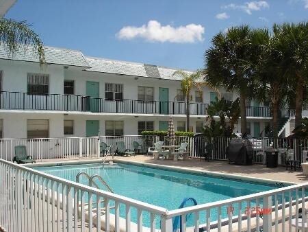 Pool - Trayann Apartments