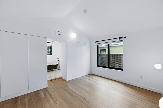 Building Photo - 5207 Avenue F