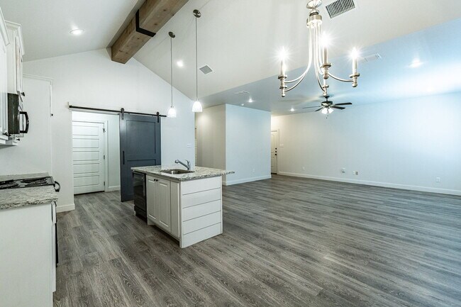 Building Photo - "Charming 3-Bedroom Duplex with 2 Full Baths and 1500 Sq Ft of Comfortable Living in Lubbock!"