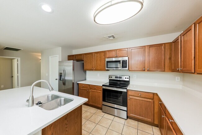 Building Photo - 10309 W Hess St