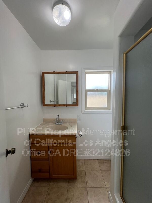 Building Photo - 2667 S Dolphin St
