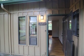 Building Photo - 4 bed 3 bath home, Lease through June 2027