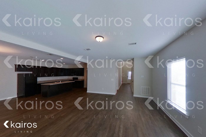 Building Photo - 8022 Shadesbrook Dr