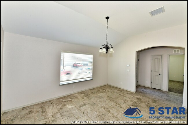 Building Photo - 14945 Tierra Escape Ave