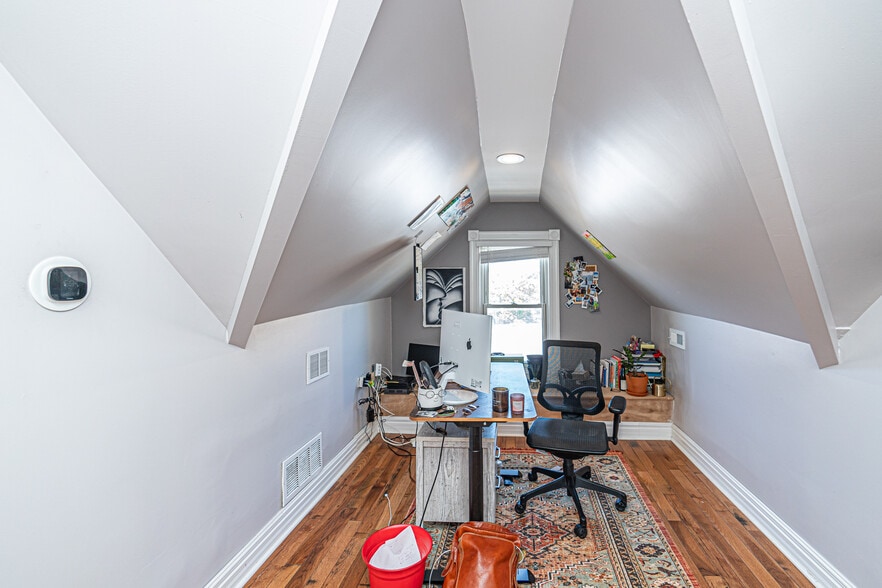 Upstairs den/living room - 2526 N Rockwell St