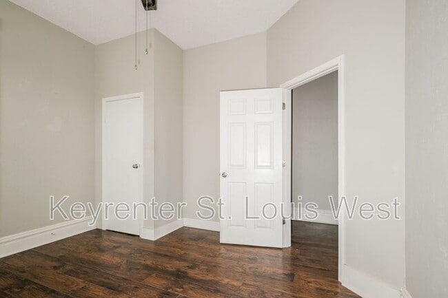 Building Photo - 2821 Henrietta St