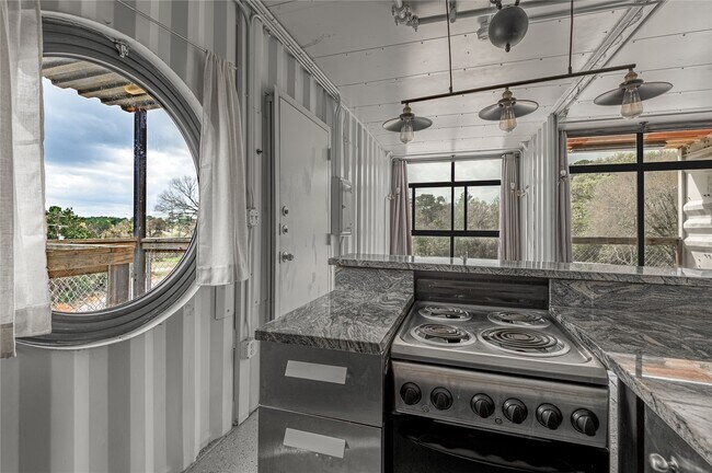 Building Photo - 1400 Sycamore Ave