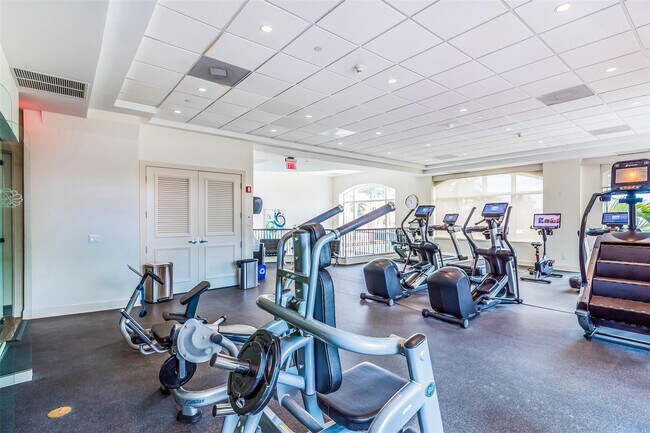 Building Photo - 2110 N Ocean Blvd