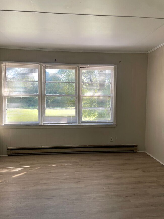Building Photo - 1380
