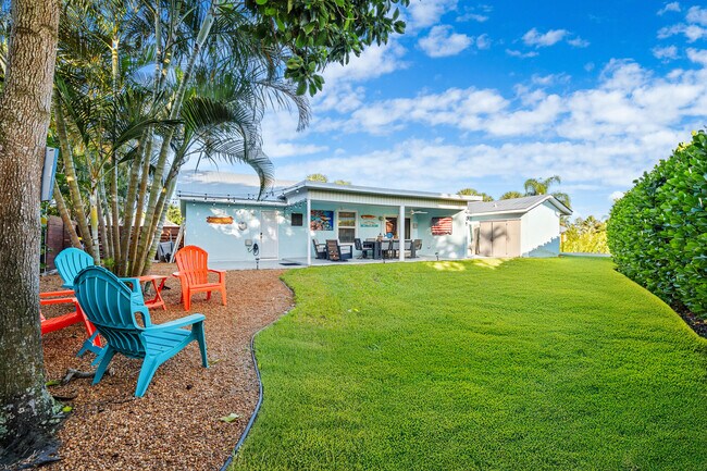 Building Photo - 9165 SE Yacht Club Cir