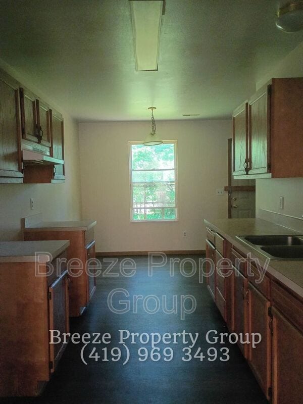 Building Photo - 546 Breaden St