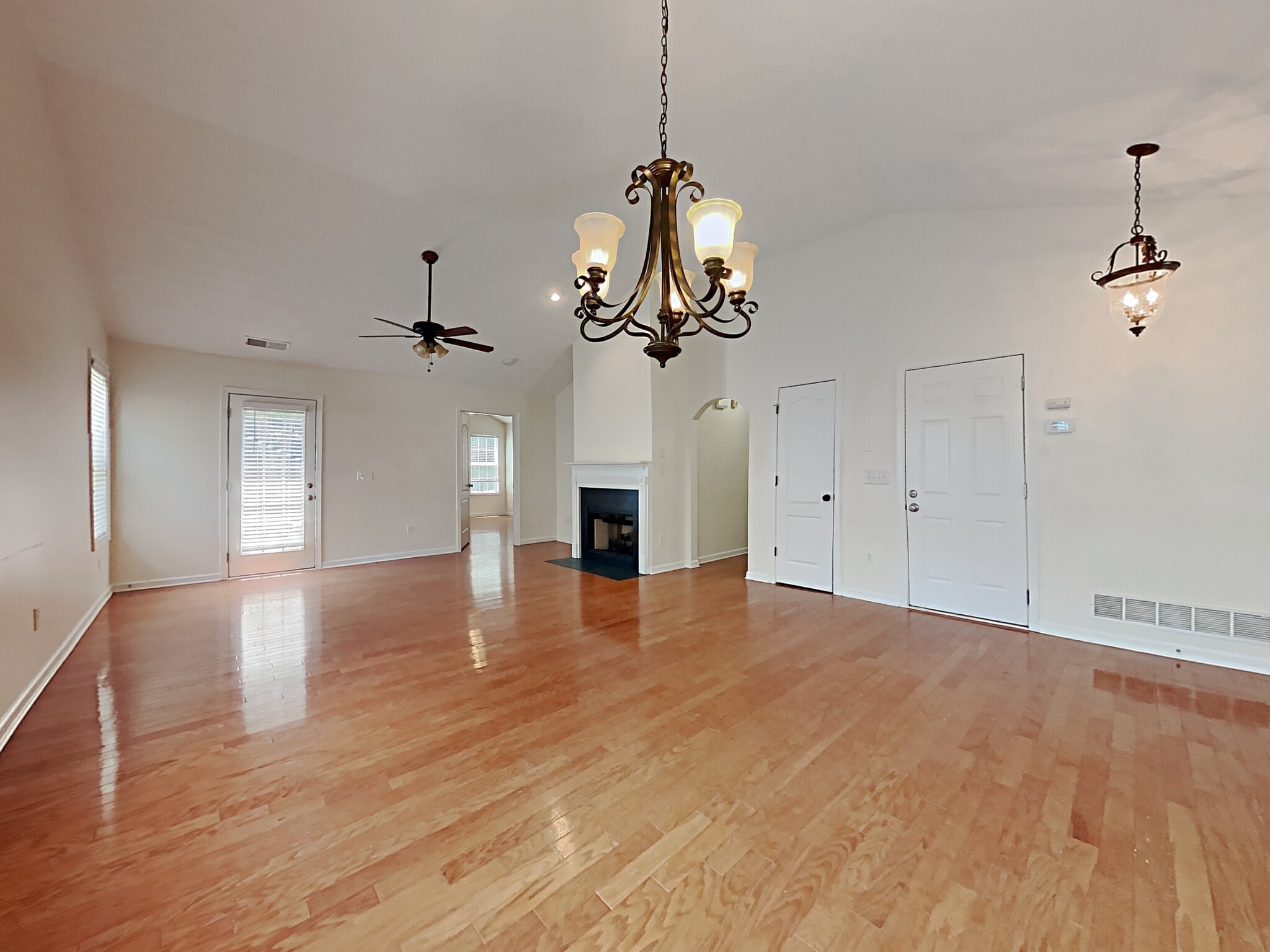 Building Photo - 406 Redwood Trail