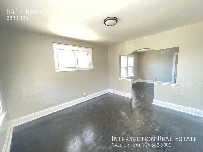 Building Photo - Spacious 2 Bed/1Bath w/Updated Kitchen