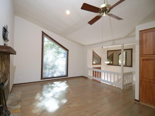 Building Photo - 1179 Justice Dr