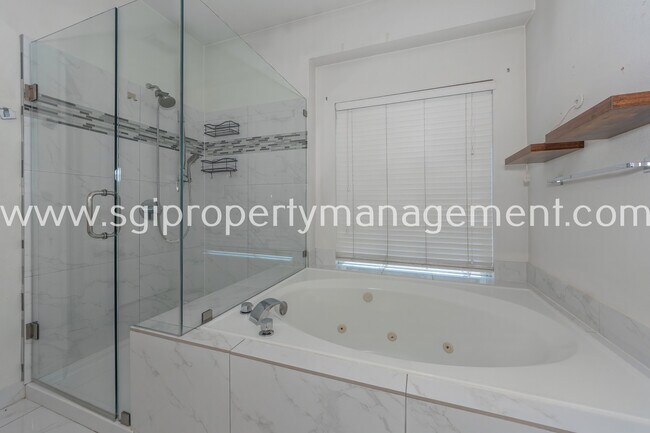 Building Photo - 6001 Pinwood Cir