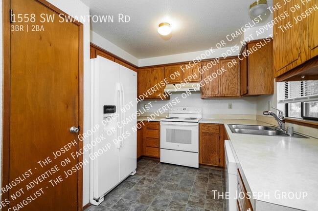 Building Photo - 1558 SW Swantown Rd