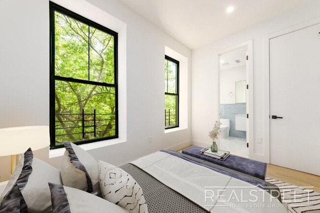 Building Photo - Brand New 3 Bed 3 Bath in Bed Stuy Brownst...