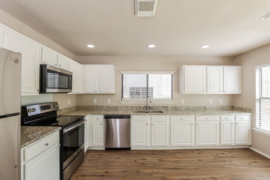 Building Photo - 10218 Sandbrook Hill