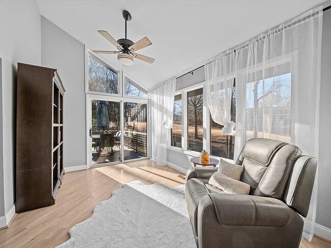 Building Photo - 353 Twin Oaks Dr