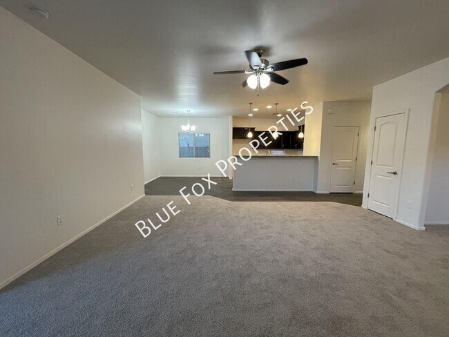 Building Photo - 8721 N Black Pine Dr