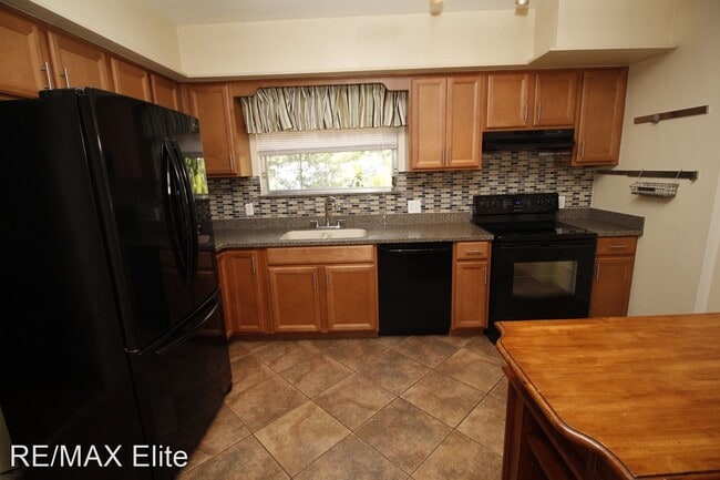 Building Photo - 3 br, 2 bath House - 2108 Oak St