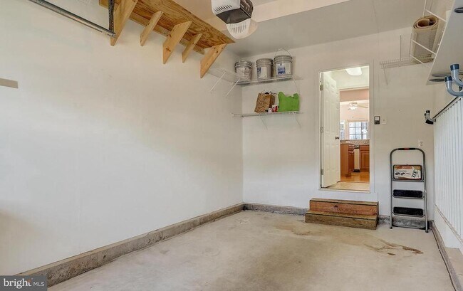 Building Photo - 1709 Hayle Dr