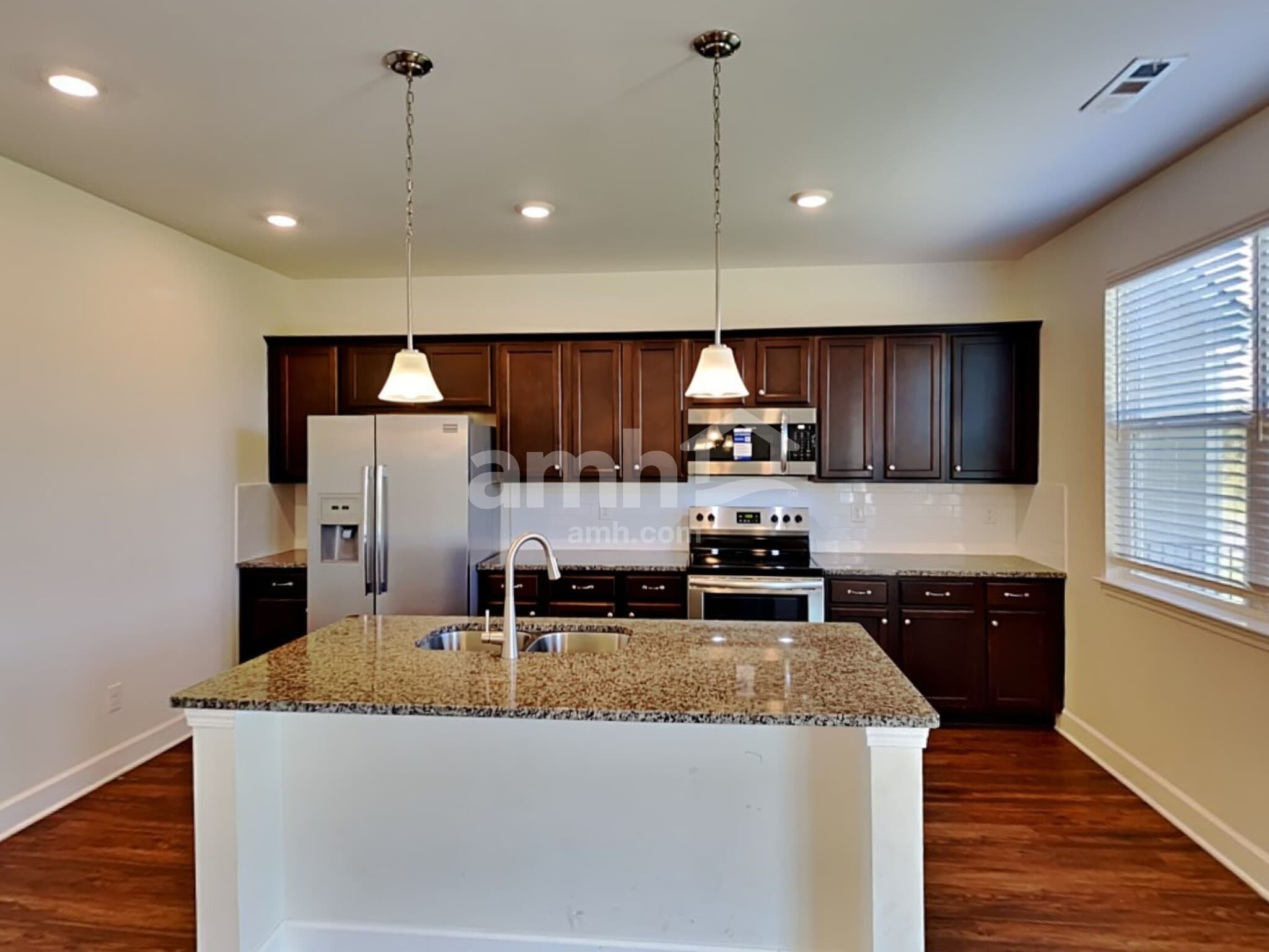 Building Photo - 404 Bluewater Dr