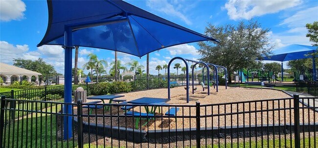 Building Photo - 12425 Fairlawn Dr