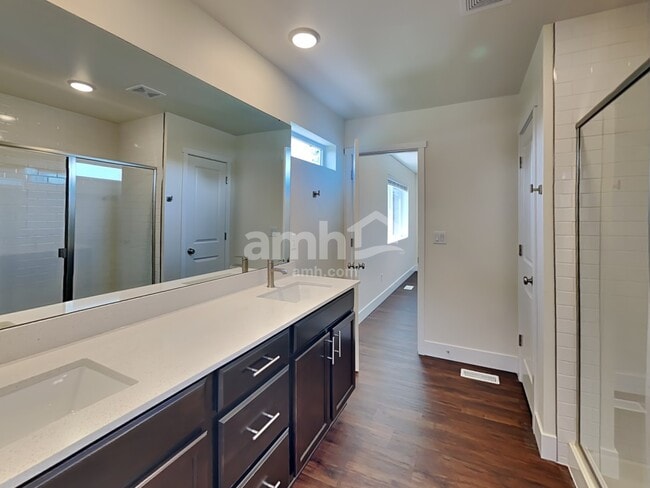 Building Photo - 390 Smith Dr