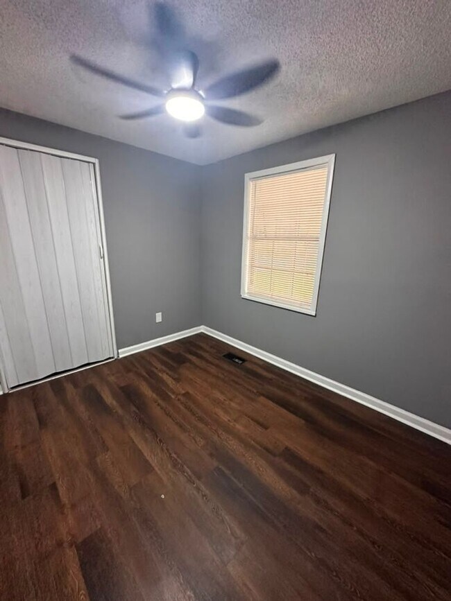 Building Photo - 821 Desota Pl