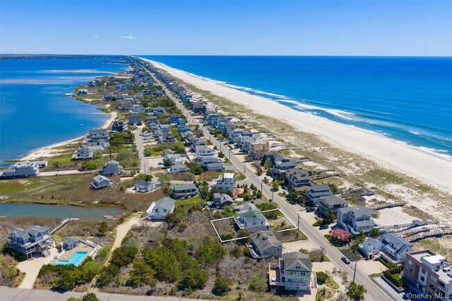 Building Photo - 898 Dune Rd