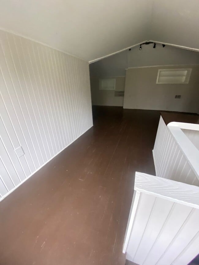 Building Photo - 120 S Main St