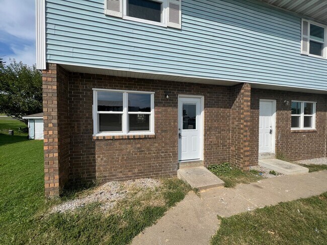 Building Photo - 603 E Bain St
