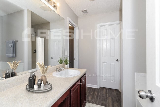 Building Photo - 330 Wekiva Ct