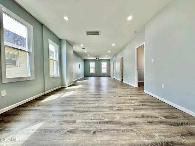 Building Photo - 37 High St