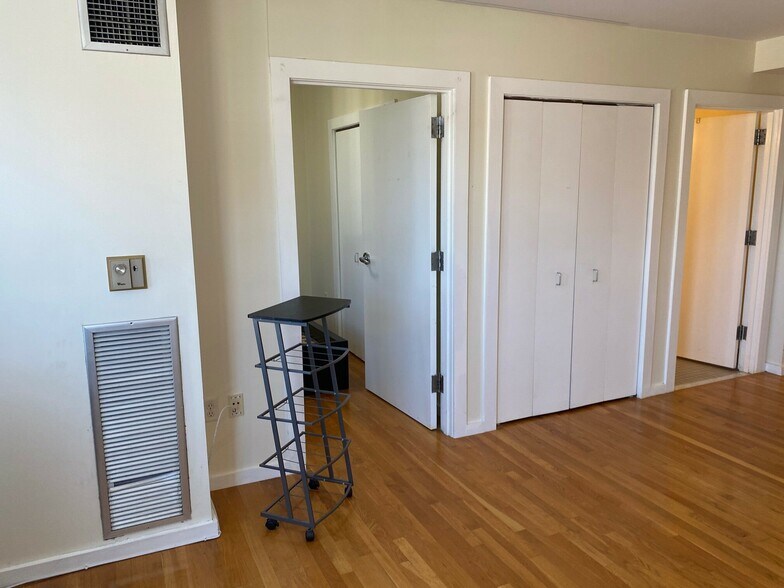 Building Photo - 534 Commonwealth Ave