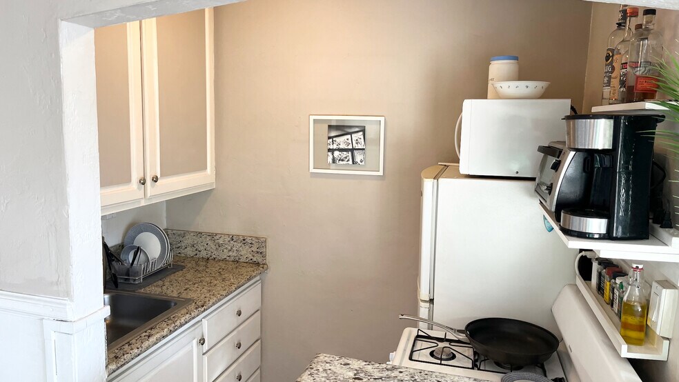 Building Photo - 4209 Ocean Dr