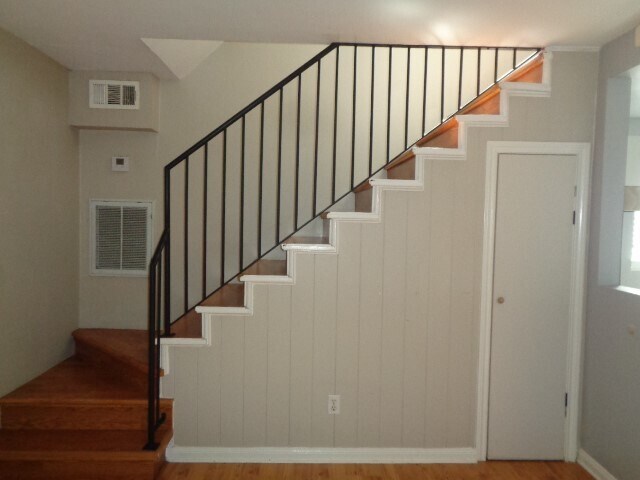 Building Photo - 2225 Mimosa Dr