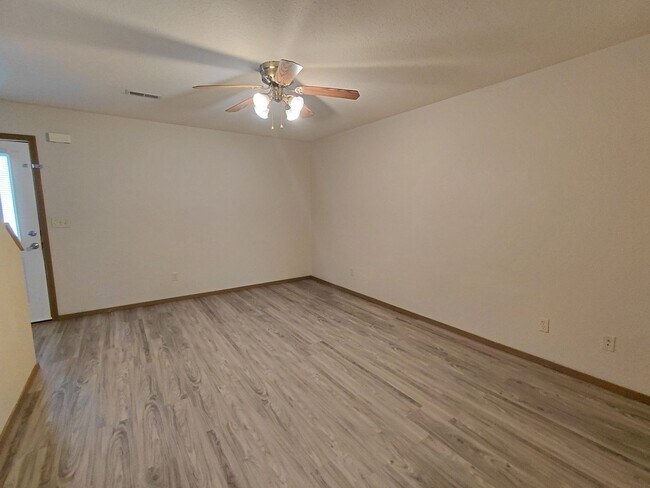 Building Photo - 24910 Scenic Dr