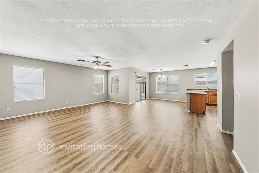 Building Photo - 3035 E Santa Rosa Dr